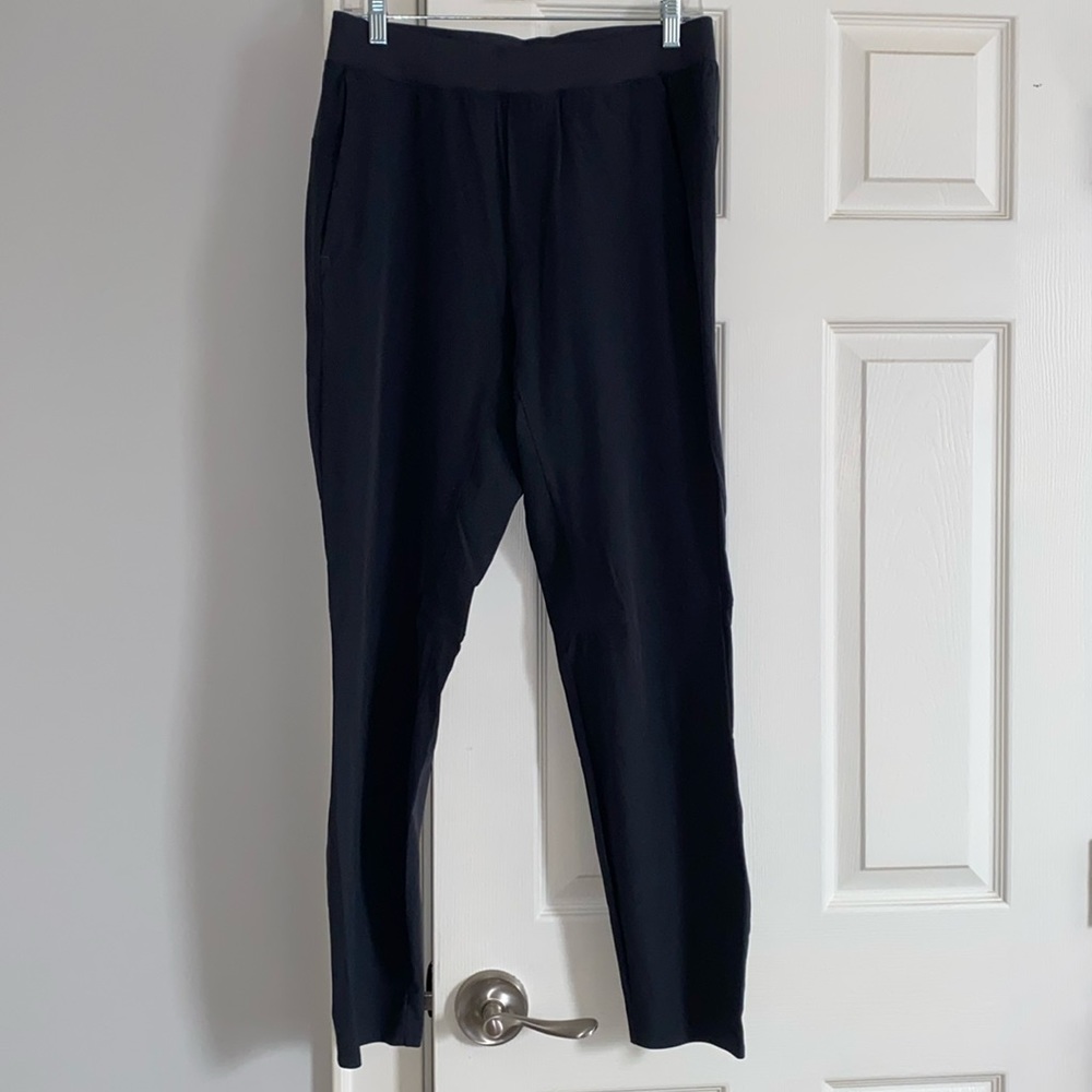 Lululemon men’s size medium pants.